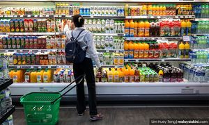 财政部正与业者交流，含糖饮料等税收展延落实