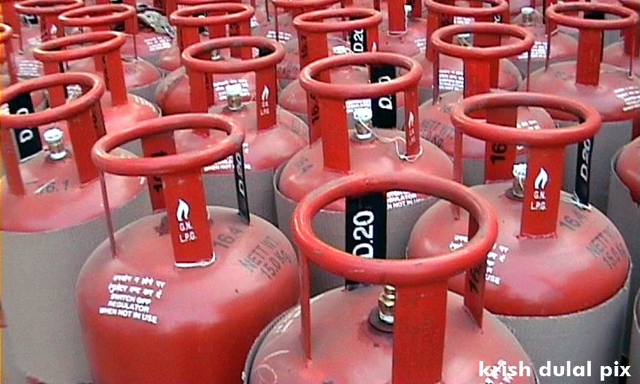 KPDN Johor rampas 28 tong gas LPG dari kedai dobi