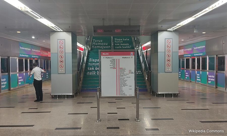 Stesen LRT KLCC ditutup sementara berikutan kepulan asap