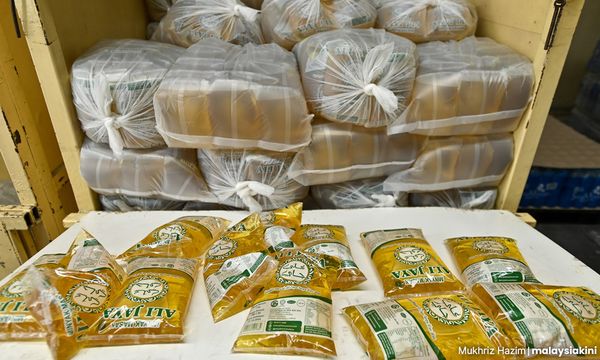 移工买津贴食油面对喝阻，贸生部长澄清没有禁止