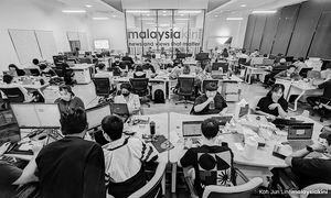 Malaysiakini goes black and white for media freedom