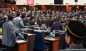 'Don't blame portal, Dewan ruckus aired live', media veterans slam MCMC