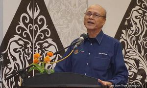 Jangan kait rasuah dengan kaum - aktivis puji Ayob Khan