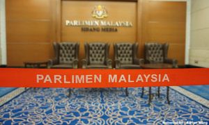 在野党国会投票失利，政府通过法案解散航委会