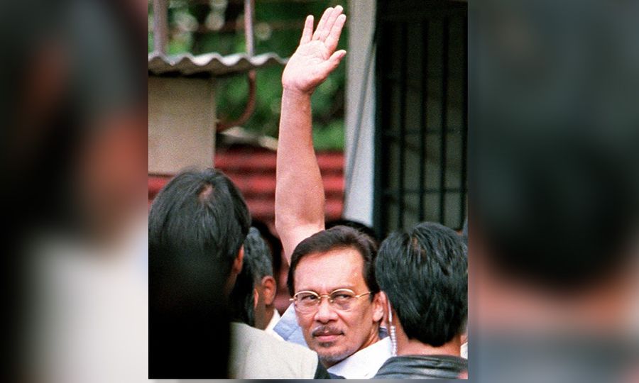 Kenang budi dipukul dan dikurung, Anwar tidak lupa jasa pemandu teksi 1998