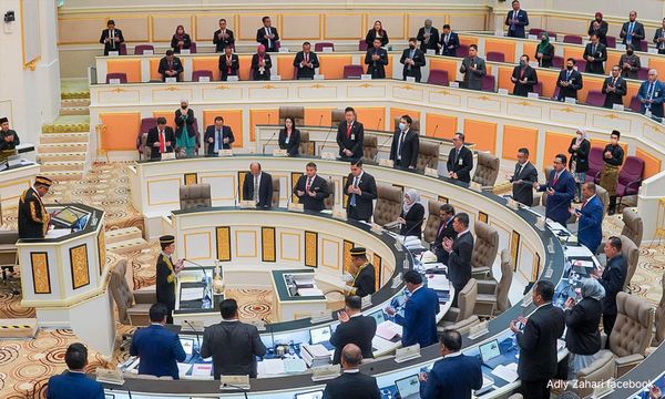 Five Malacca Harapan reps cross the floor to join unity govt 