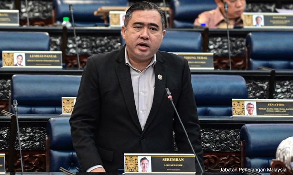 陆兆福坚持决定，回国后将呈辞职信