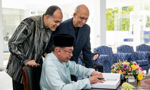 Hubungan Anwar, Syed Mokhtar mesra bagai 'abang dengan adik'