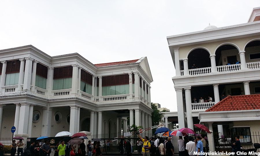 Memandu dalam keadaan mabuk, wanita warga Vietnam didakwa
