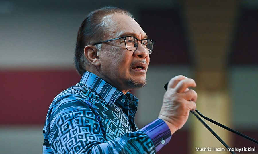 Anwar wants English mastery among students improved