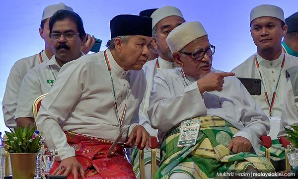 COMMENT | Let Umno, PAS manage Tabung Haji 