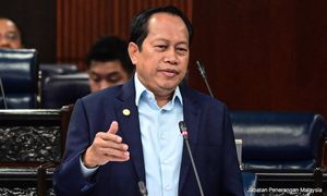Umno AGM: Be open to Anwar’s presence, Ahmad Maslan urges grassroots