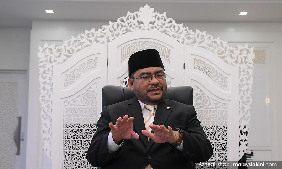 ULASAN | Pertahan undang-undang syariah secara objektif, kolektif