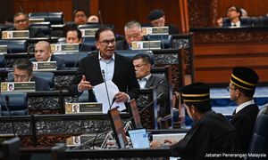 PM moots discussion on equal funding for opposition MPs