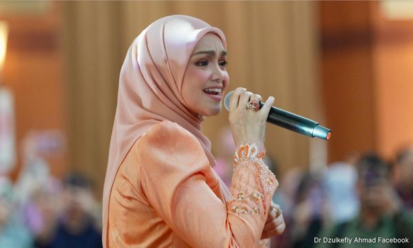Menteri khuatir Siti tak mahu lagi buat persembahan sukarela 