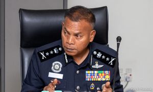 Kes curi: Polis teliti rakaman CCTV sekitar kawasan rumah cucu Dr M