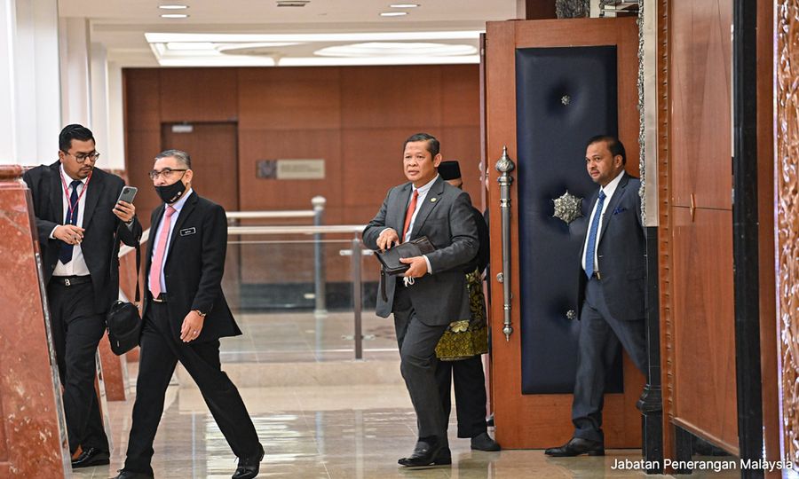 Keluar dewan: 'PN tiada idea bernas, cuma main dengan emosi '
