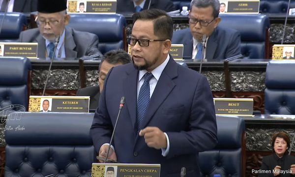 “反歧视法”或废土著特权，伊党议员呼“恐怕513重演”