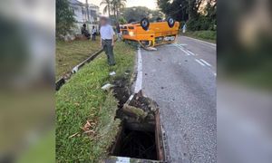 11 schoolchildren injured after van overturns in JB
