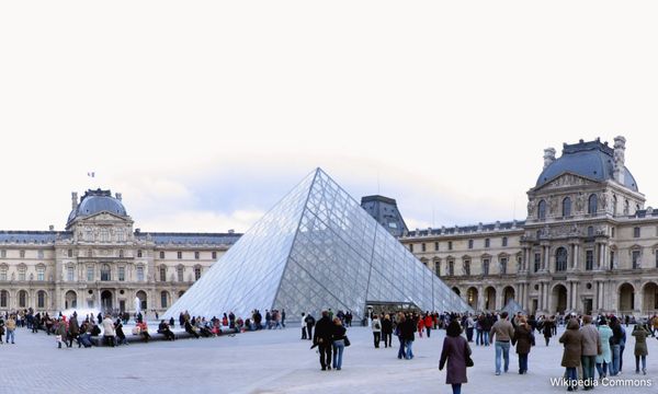 Louvre museum in Paris closed due to workers' strike