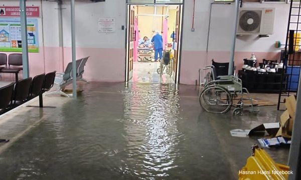 Banjir: Beberapa balai polis di Kelantan, Terengganu turut dinaiki air