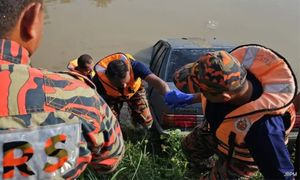 Siasatan awal dapati kereta dinaiki enam beranak terbabas