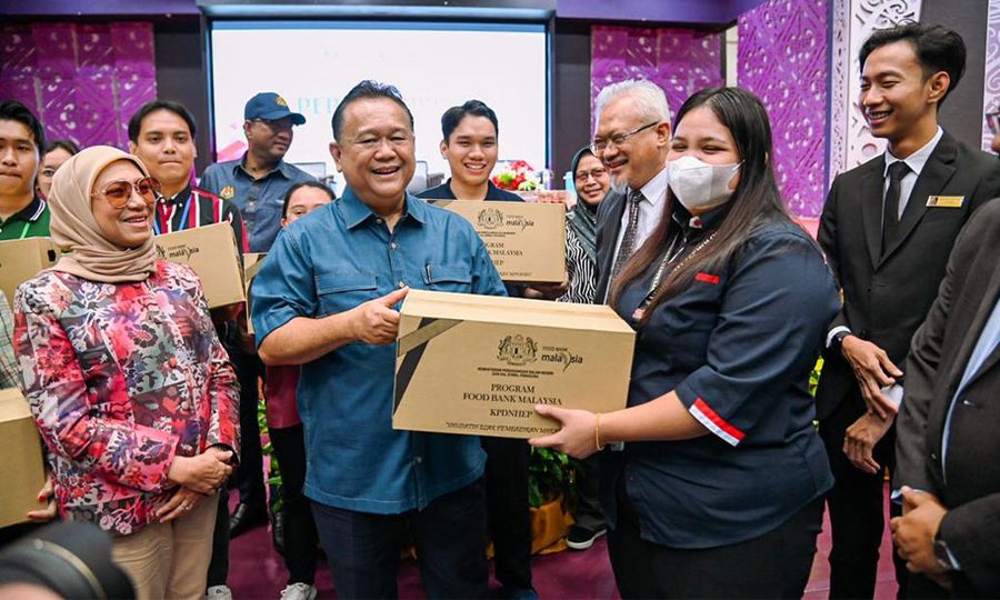 Program food bank siswa melebarkan sayapnya di UiTM cawangan Sarawak