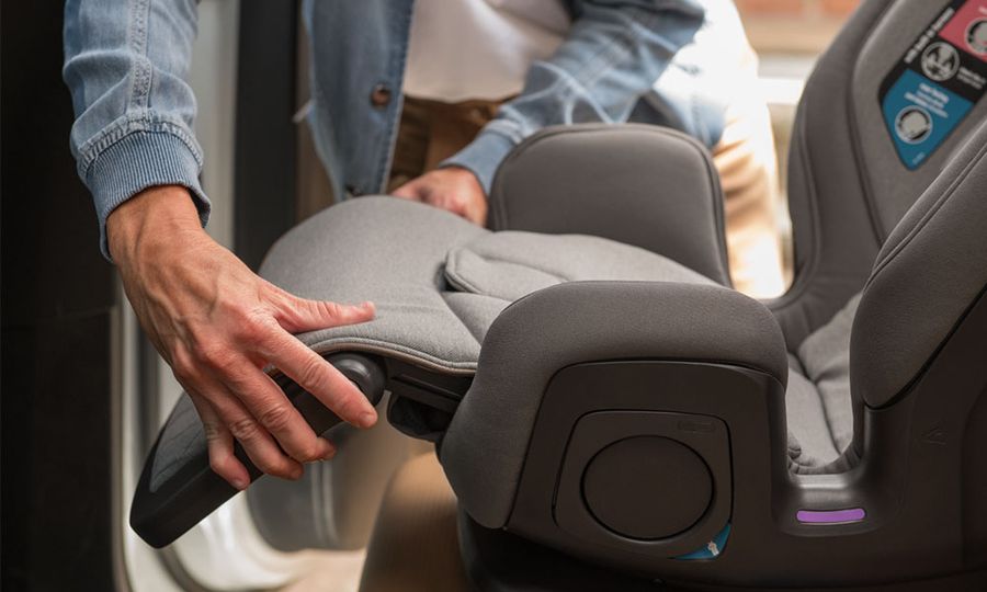 Activists, parents want stricter action on child car seats