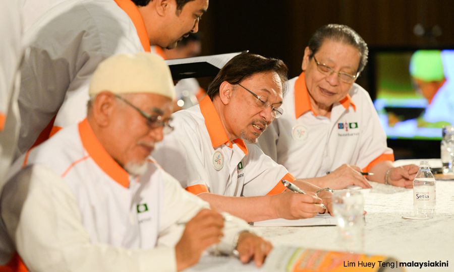Anwar: Hadi knew 'communist DAP' is untrue, signed the 2008 document