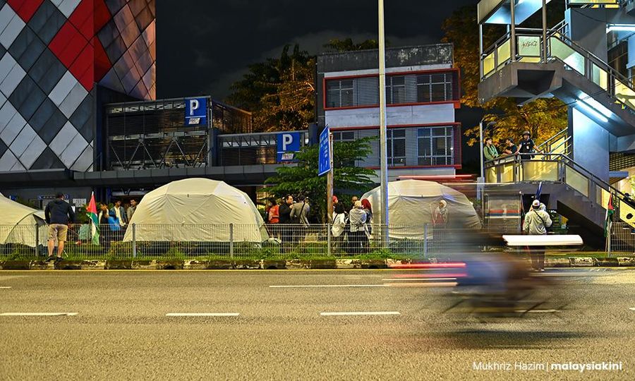 Protesters pitch tents near US Embassy against police advice