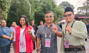 Tiga calon PRK antara pengundi terawal tunai tanggungjawab