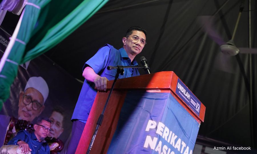 'Sandiwara' - Azmin dismisses need for asset declaration