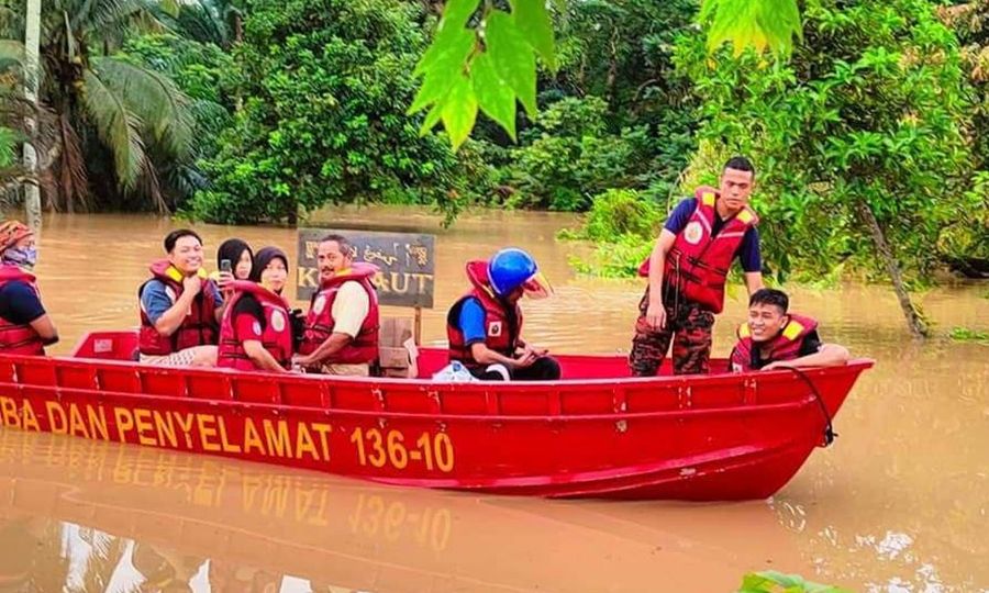 Flood risk warnings issued for Johor, Sarawak