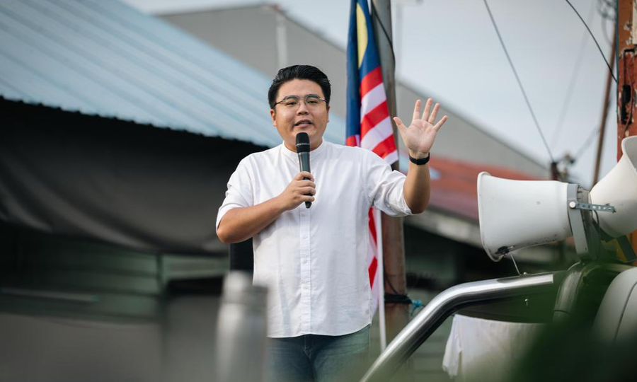 借霹马华倒挂国旗案，吴家良讽艾科玛双标自食恶果