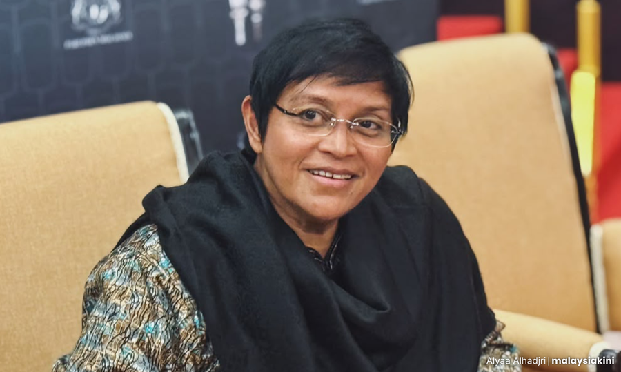 Azalina: No point in FOI law if it becomes 'Control of Information Bill'