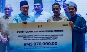 Govt to give priority to upgrade health clinics, dilapidated schools