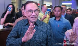 Anwar: I only cried once in prison - when my mother died