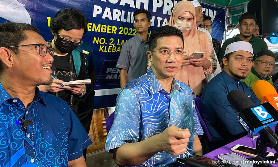 Azmin sedang menghitung hari, kata Saifuddin