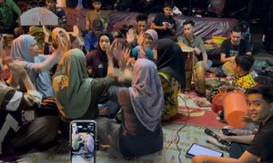 Kelantan female dikir barat performers thrive despite attempts to silence them