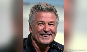 Actor Baldwin thanks supporters after manslaughter charges dropped