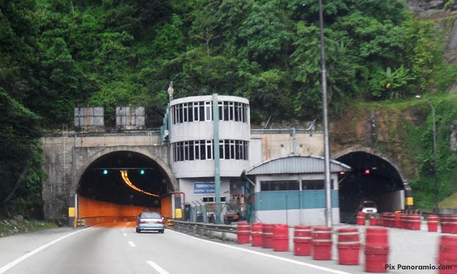 Polis nafi tanah runtuh di Terowong Genting Sempah