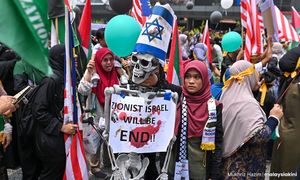 Peserta Hari al-Quds berarak ke kedutaan Amerika