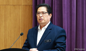 Azam Baki dilantik profesor adjung UiTM