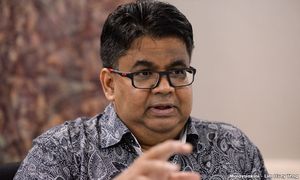 Think tank chief: Give Nurul Izzah chance to prove her worth