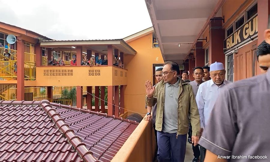 Anwar umum bantuan RM100 juta untuk Kelantan dan T’ganu