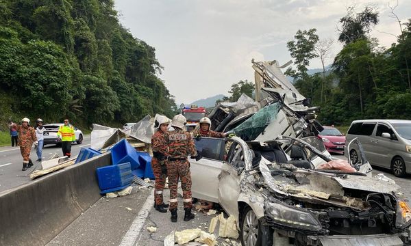 Cops identify siblings, mother as victims in fatal Karak highway crash