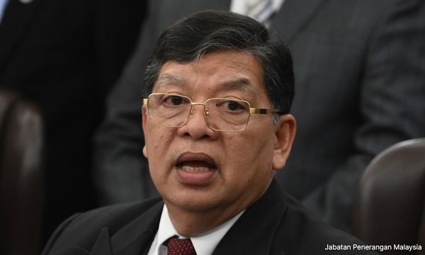 议长证实四倒戈议员要换位，“要从卧室改到客厅睡”
