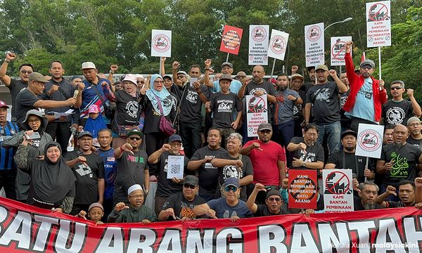 Hundreds protest Batu Arang incinerator, claim MB ducking issue