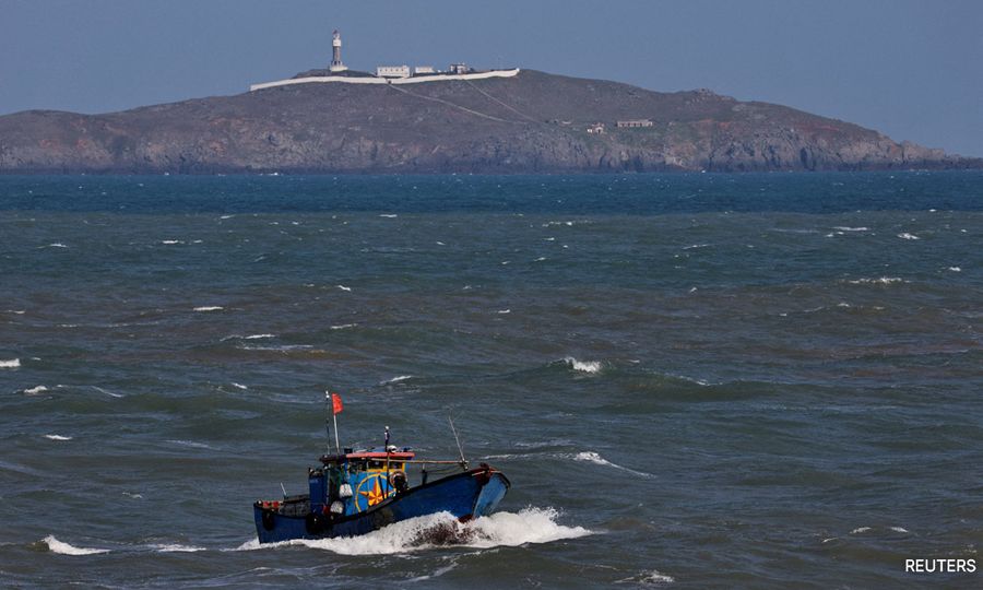 China rebukes US, Canadian navies for Taiwan Strait transit