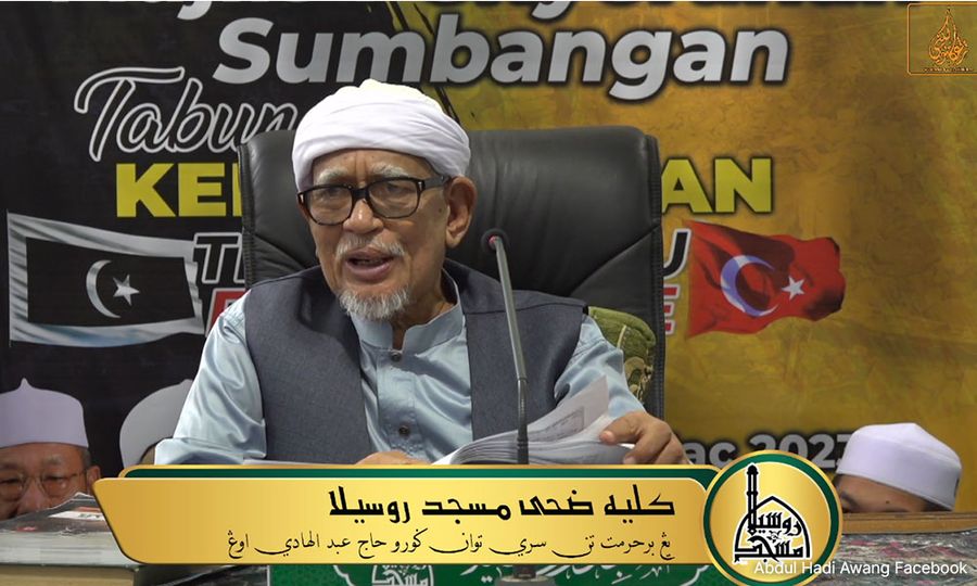 Hadi delivers Friday sermon in mosque despite ban from state Islamic body